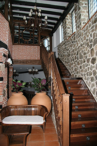 Escaleras-hotel-villa-mogarraz