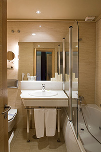Bano-2-habitacion-doble-hotel-puerta-gredos