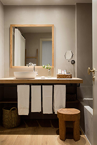 Bano-preferent-room-hotel-peralada