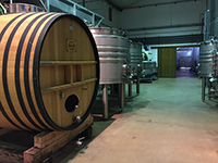 Detalle-barrica-sala-tanques-bodega-hotel-arzuaga