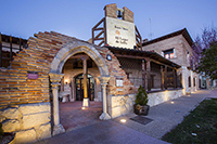 Entrada-atardecer-bodega-el-lagar-de-isilla