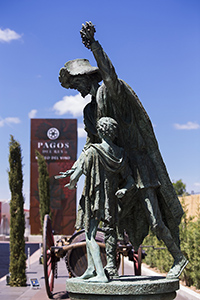 Exterior-museo-toro-bodega-pagos-del-rey