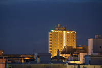 Fachada-nocturna-hotel-guadalquivir