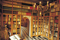 Interior-biblioteca-castillo-peralada