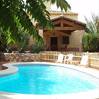 Piscina-exterior-hotel-mainetes-albacete