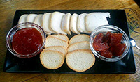 Tapas-1-visita-bodega-buil-gine-priorat