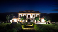 Vista-exterior-nocturna-1-puerta-de-gredos