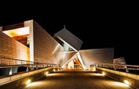 Vista-exterior-nocturna-bodega-sommos